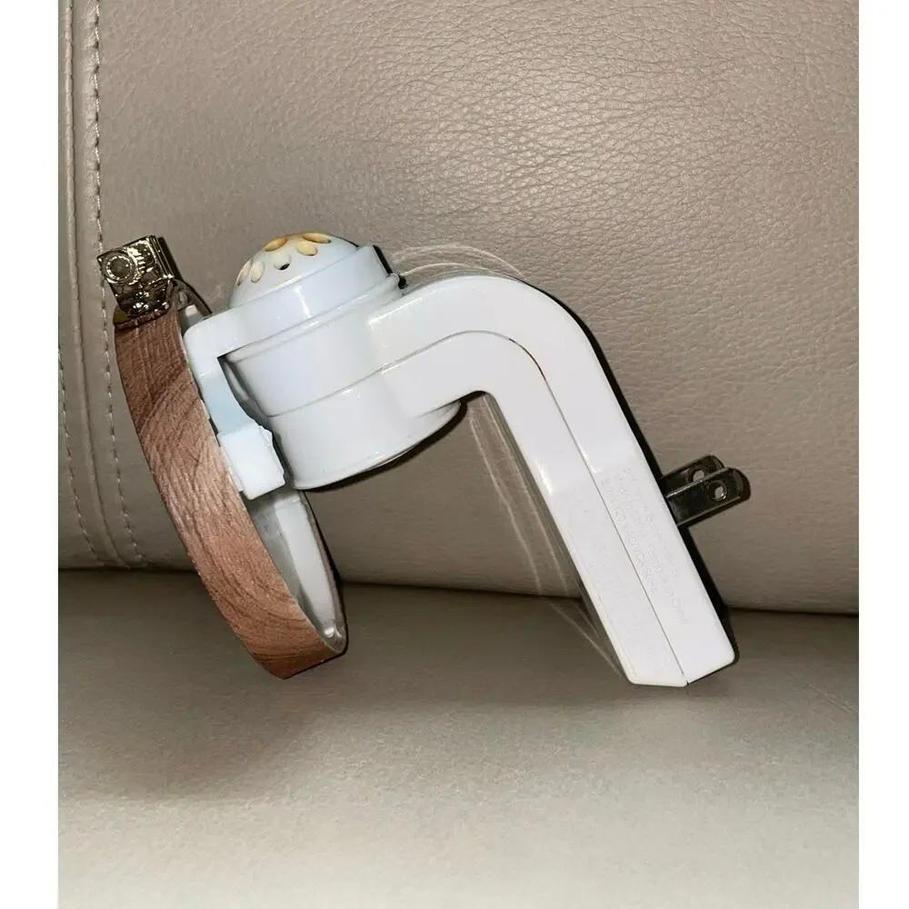 Bath & Body Works "Stay Cozy" Embroidery Hoop Wallflowers Plug-In - Picture 2 of 7